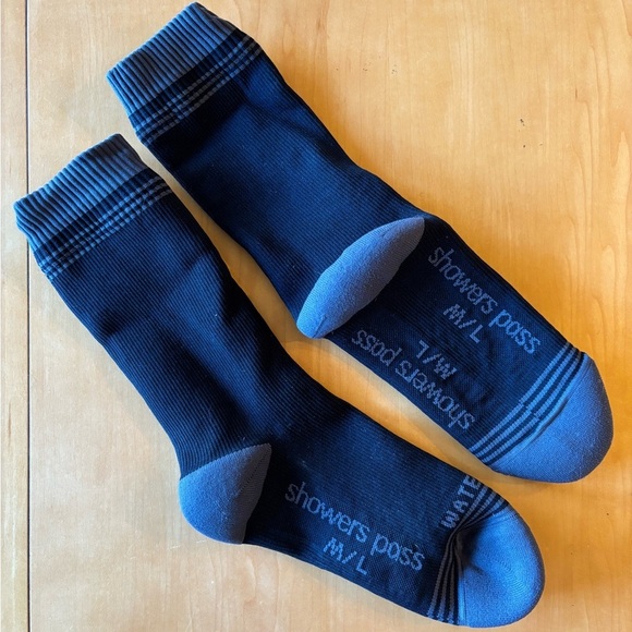 Showers Pass M/L black waterproof, commuter socks - Picture 1 of 7